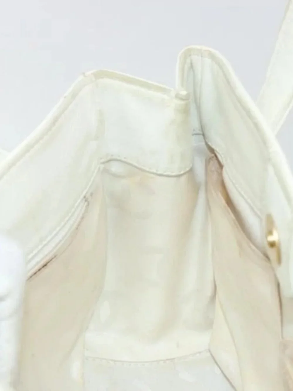 CHANEL Triple Coco Hand Bag Patent leather White CC Auth 180698